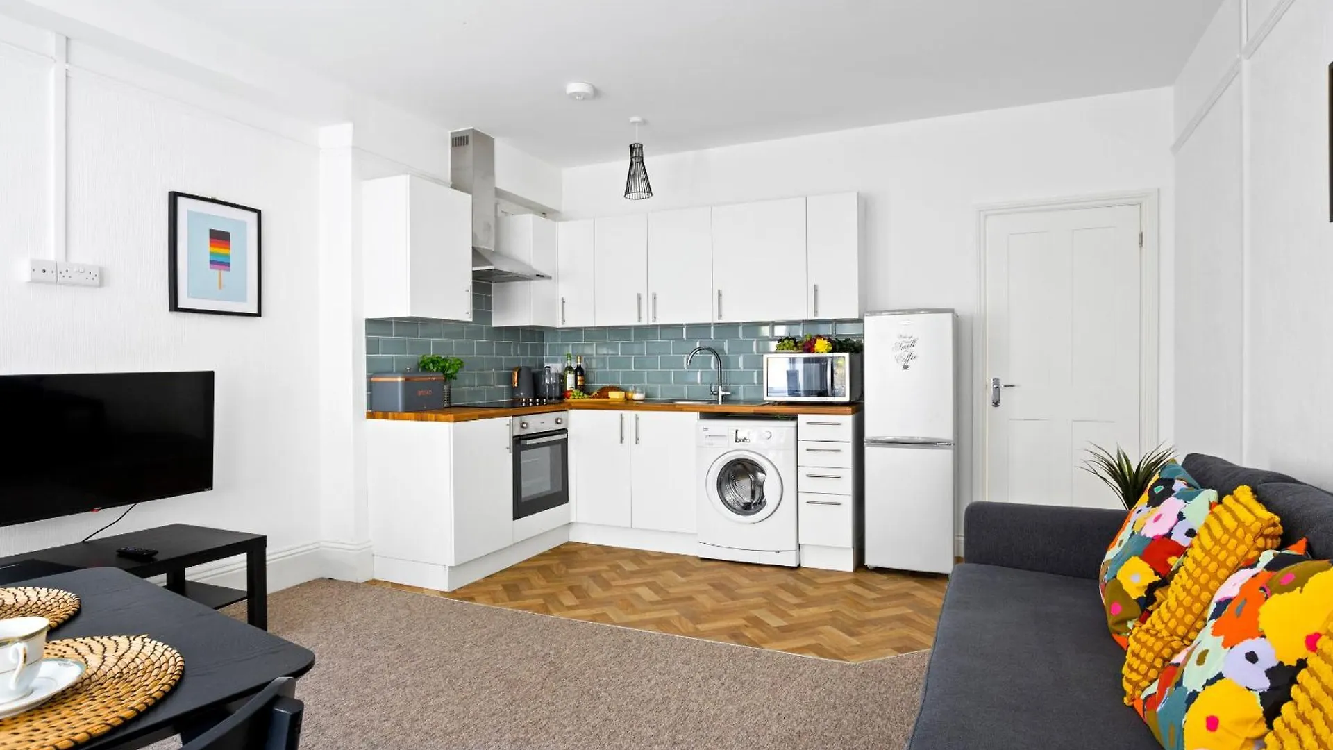 Family Retreat Stylish Central Bournemouth, Sleeps 6, 7 Minute Walk To Beach Lejlighed